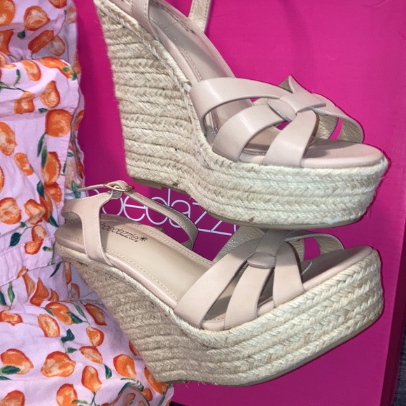 Cream Wedges size 7.5, lightly used - Picture 9 of 9